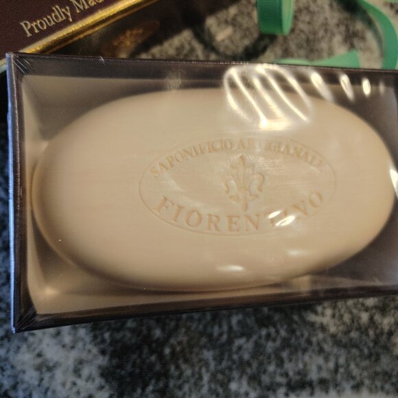 Gentlemen's Sandalwood Scented Soap. Made in Tuscany - Italy - Large bar - 300g - Picture 6 of 15